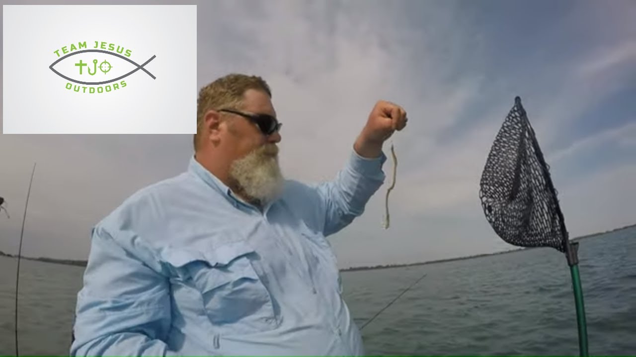 How to pull Crawler Harnesses in the Detroit River for Walleye