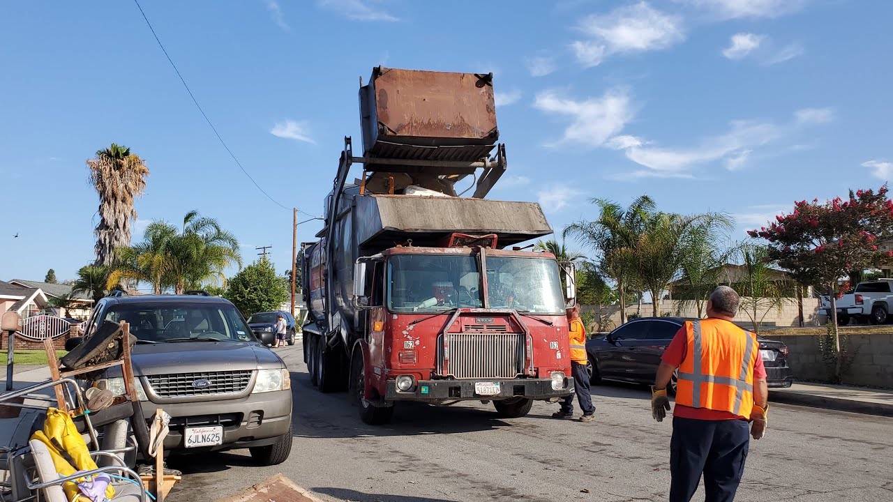 Ware Disposal Autocar WXLL Amrep FL Packing Out on Bulky Items!