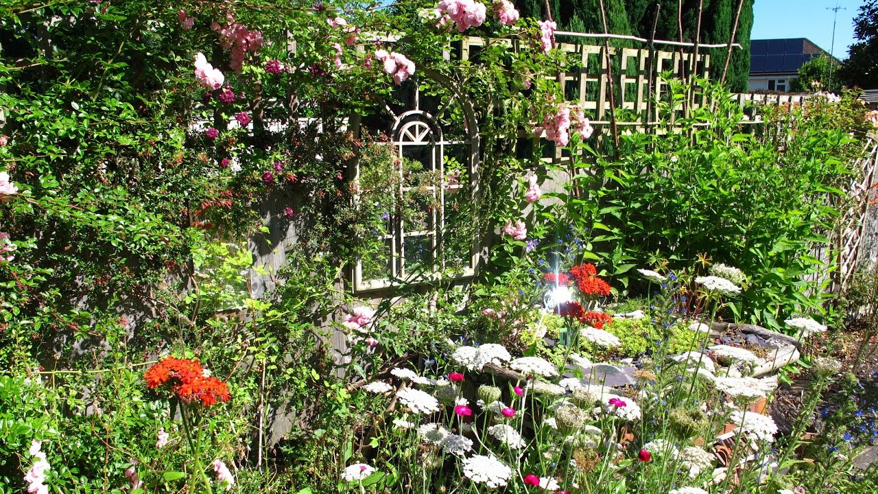 'The Cottage' English Garden in Surrey - 'Summer'