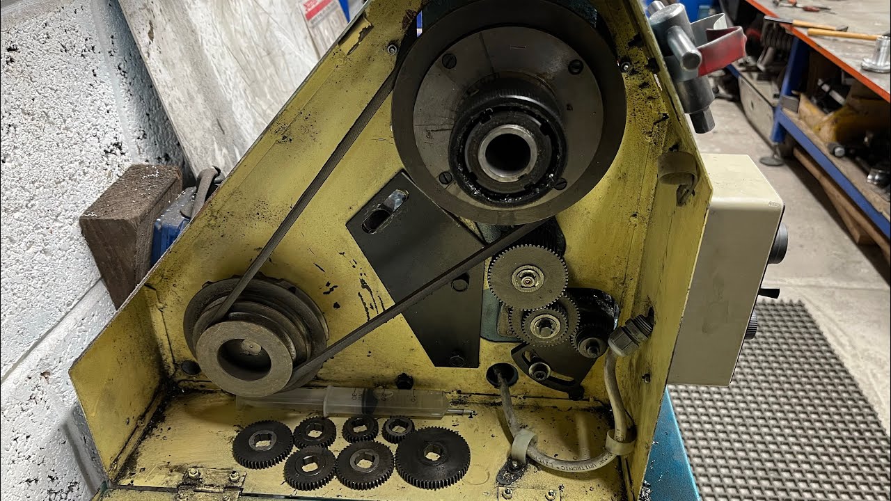 Thread cutting on a Clark CL500 Lathe