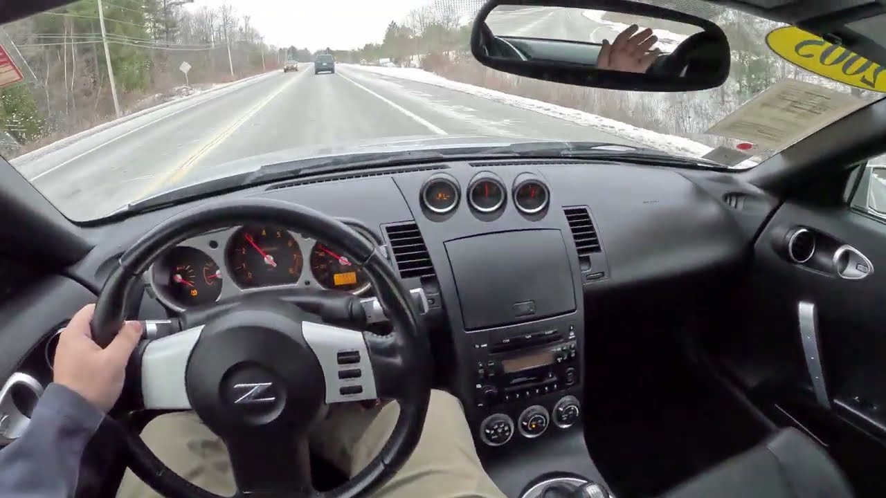 Обзор и тест-драйв Nissan 350Z Roadster 2005 года с механической коробкой передач.