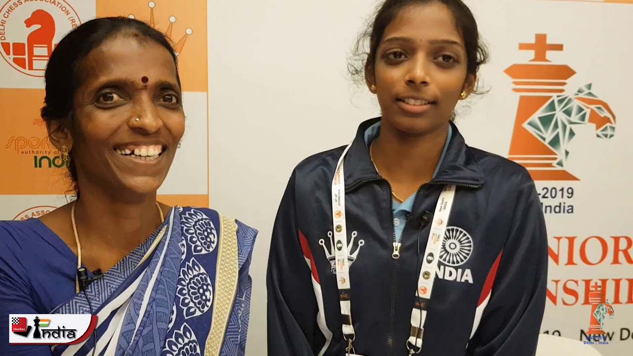 Reactions of Nagalakshmi (mother) and Vaishali (sister) after Pragg became under-18 World Champion