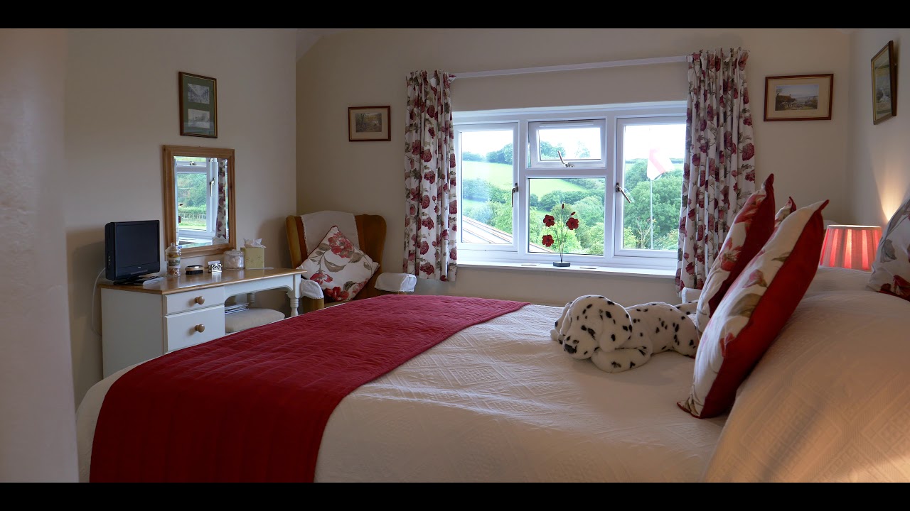 West Down Guest House - Atherington, Umberleigh, North Devon, EX37 9HP