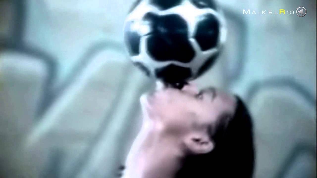 Ronaldinho Ga&uacute;cho ∙ Freestyling Genius