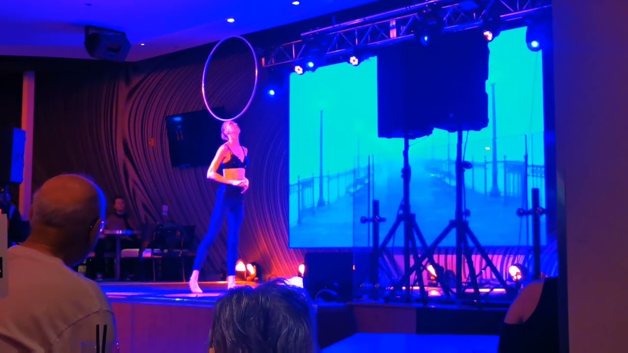 Kate Ryan: Face Balancing (Strip Tease): The Little Red Ball Company