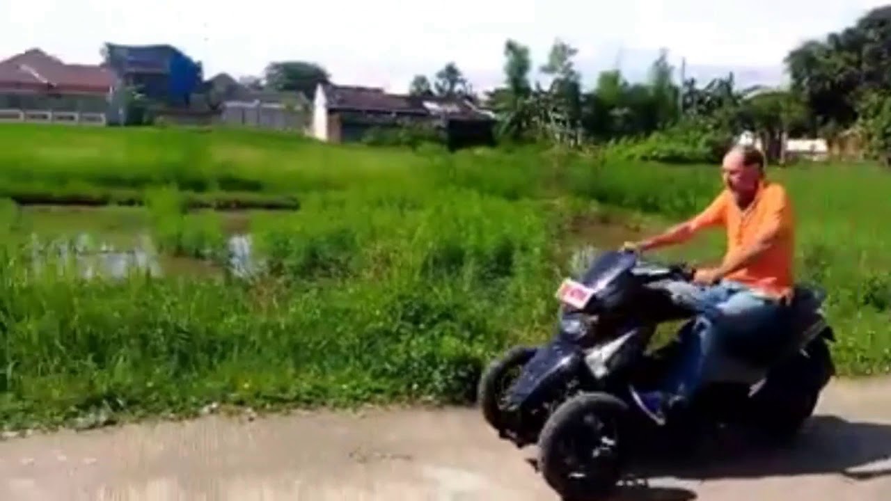 Bule Prancis, Fabrice Sureau Test Motor Yamaha Nmax 3 Roda Garapan Rubiyanto Hadi Pramono Dari Solo