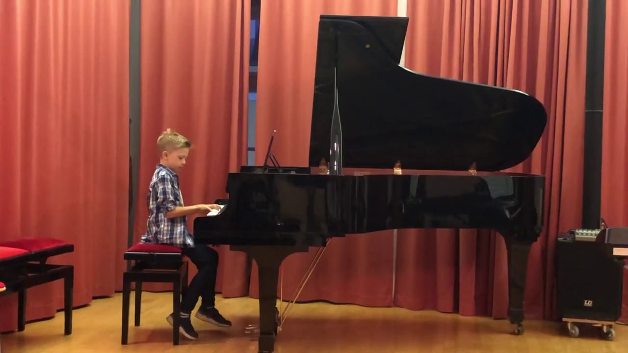 Jonas spielt Sonantine in C Dur
