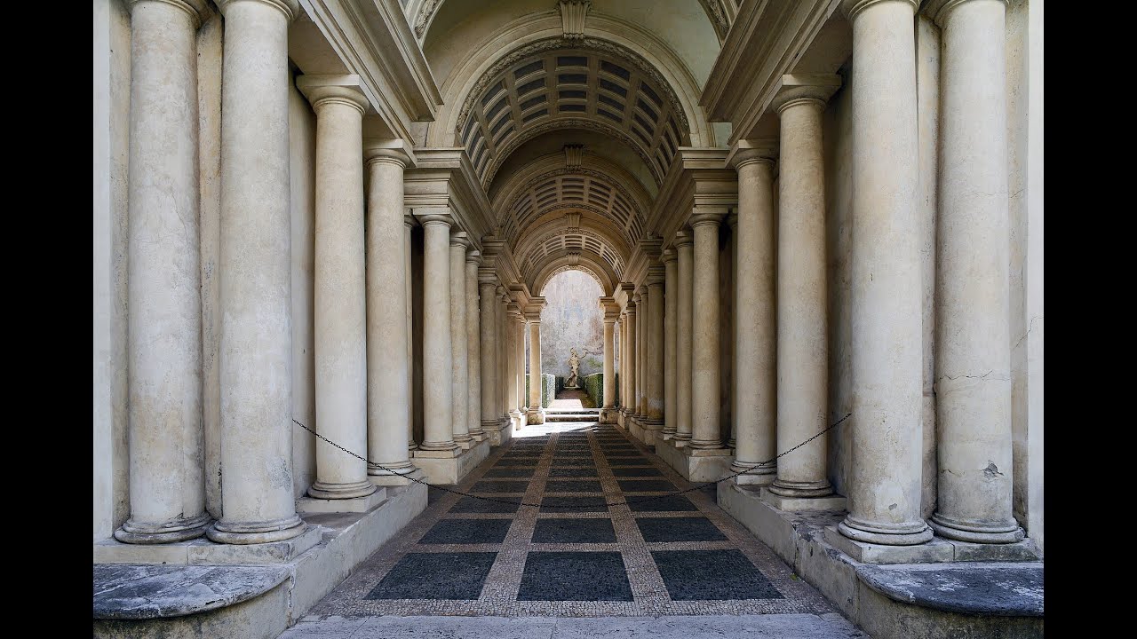HISTORIAS DESDE LA PALMERA - La columnata del Palazzo Spada de Roma, de Borromini.