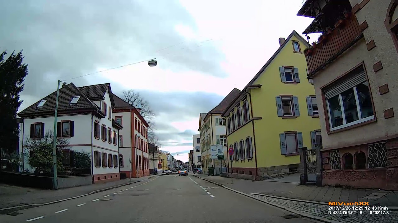 D: Große Kreisstadt Bühl. Landkreis Rastatt. Fahrt durch die Stadt. Dezember 2017