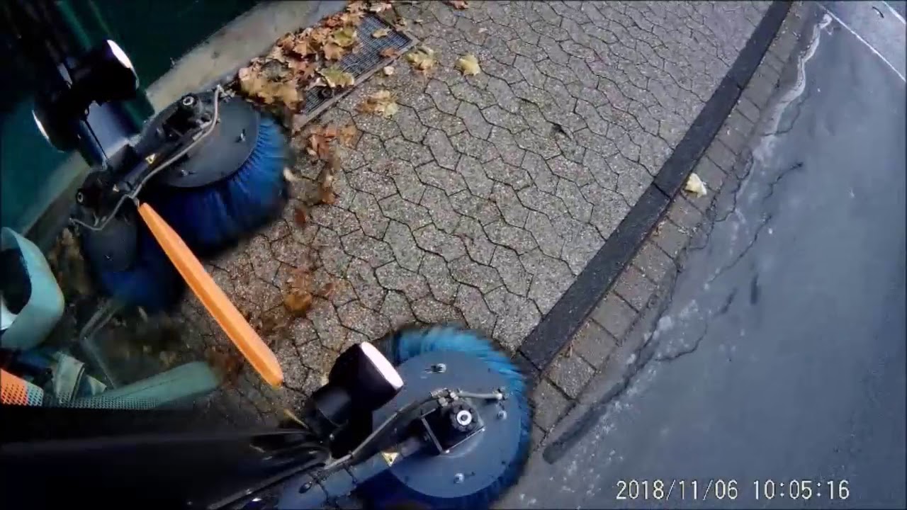 Stadtreinigung in Wipperfürth mit Kleinkehrmaschine