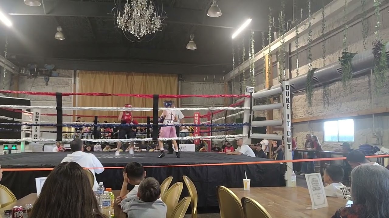 Lone-Star Showdown. Gabriel Noel(Blue Corner) vs Roy Salas(Red Corner)