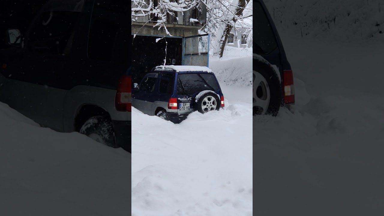 Pajero io in snow