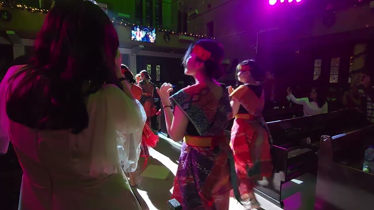 Tor tor NHKBP Medan Sudirman di Perayaan Natal Remaja dan Naposobulung HKBP Medan Sudirman