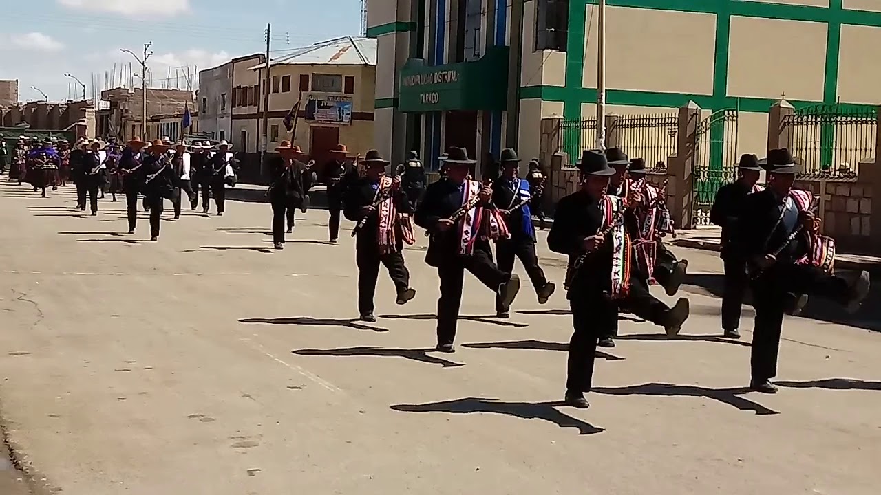 Los tenientes desfilando en taraco