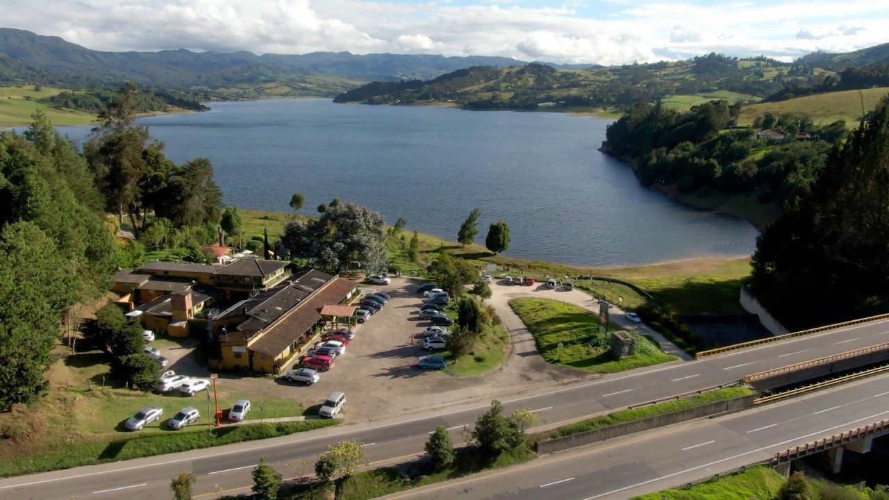 VOLANDO EN DRONE -  REPRESA DEL SISGA,  KM 55 VIA BOGOTA - TUNJA , COLOMBIA
