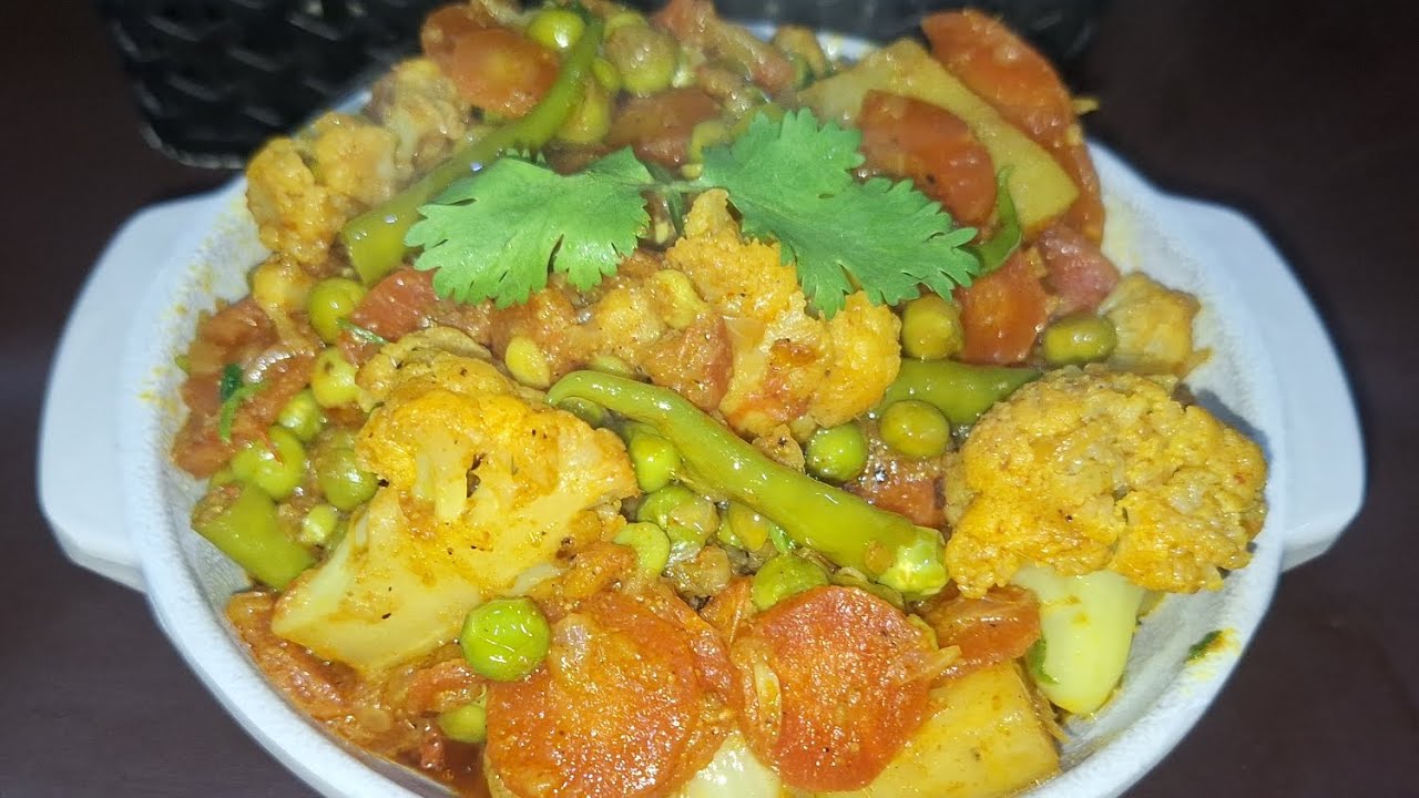 झटपट बनने वाली आलू गोभी गाजर मटर की रेसिपी | NAFISA KITCHEN 