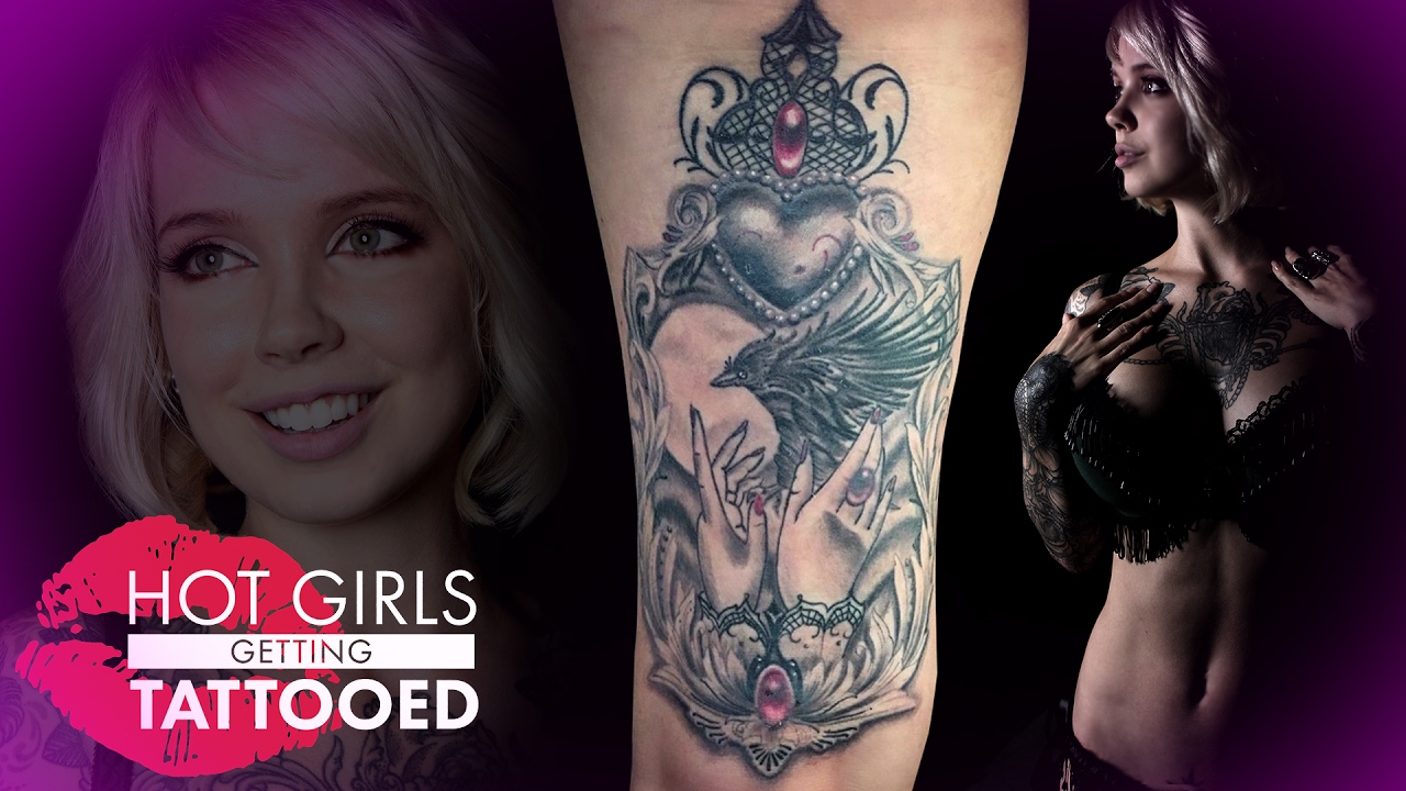 Hot Girls Getting Tattooed - Sara X Mills