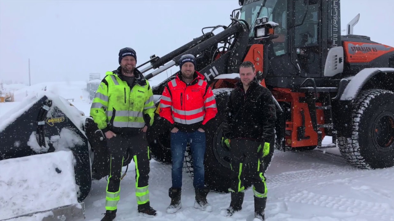 Hitachi hjullaster ZW180PL-6 brøyter vei hos Storåsen AS!