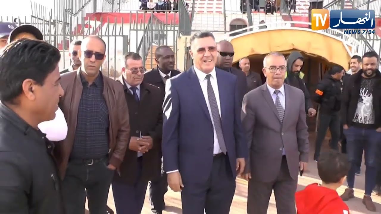 والي النعامة يزور نادي شباب المشرية و يقدم دعما ماليا للفريق
