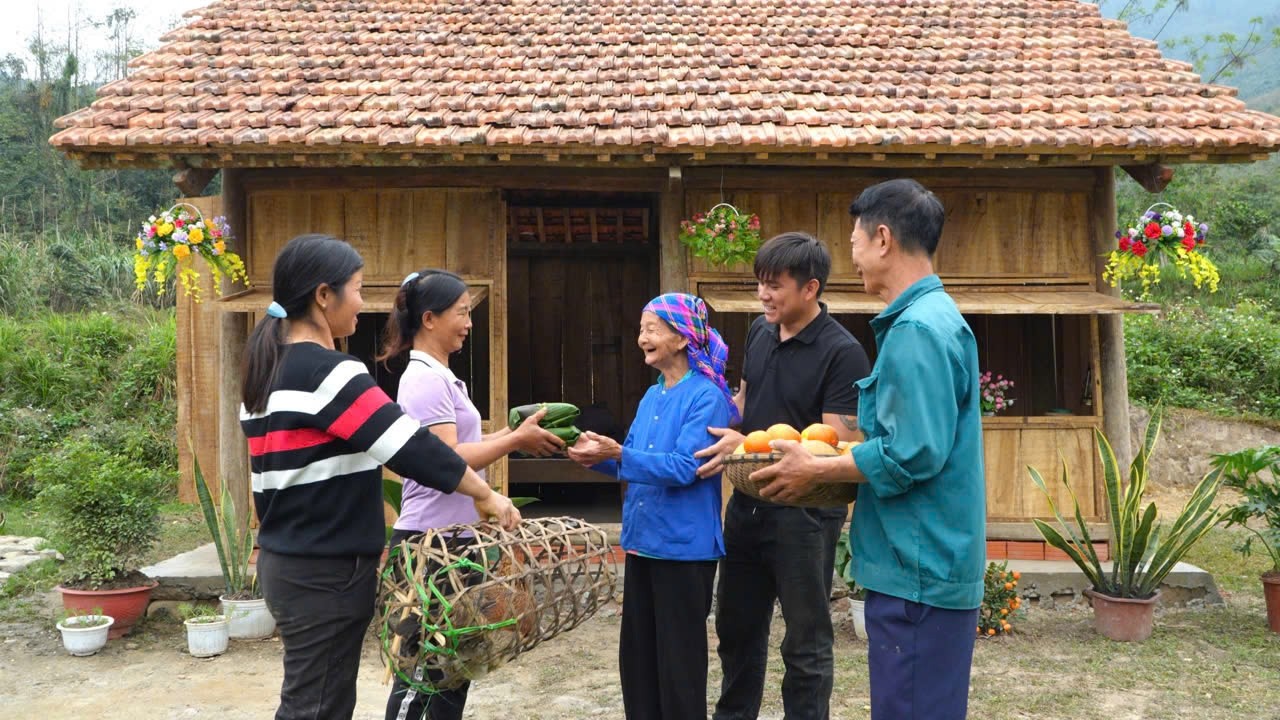 A home of kindness: Trinh Ho helps a lonely grandma get a new house, villagers celebrate.