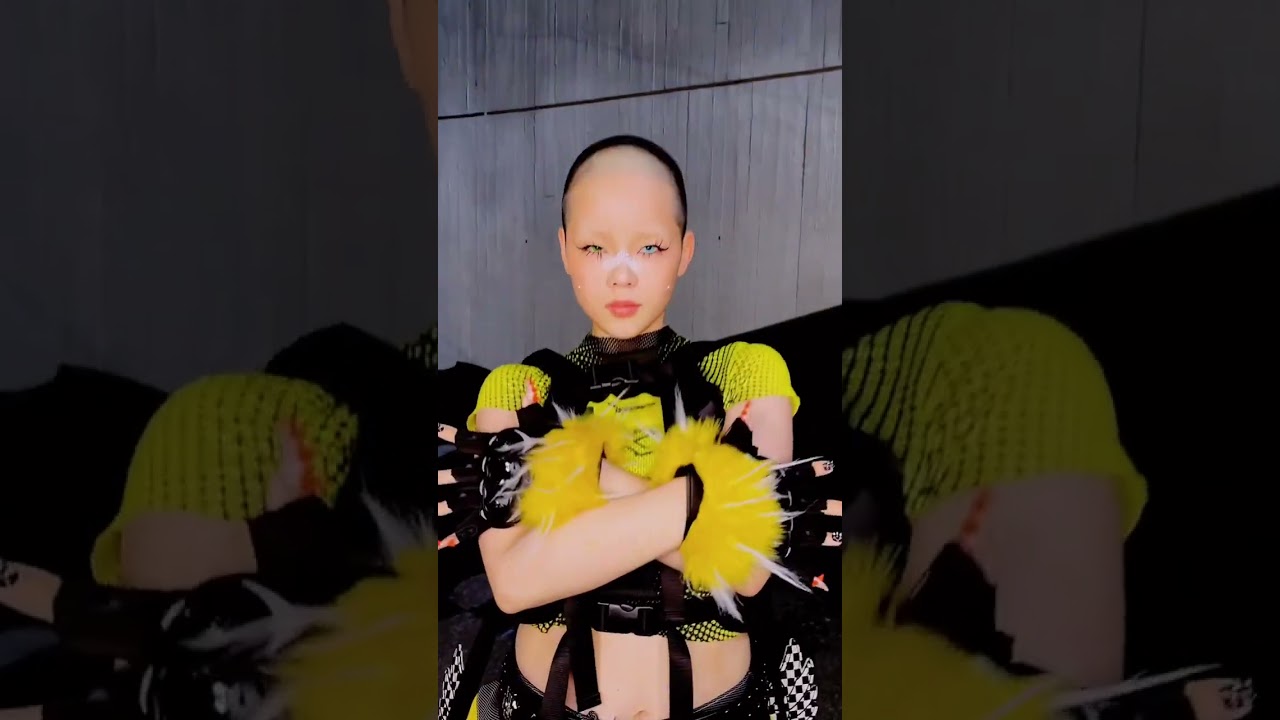 COCONA The Black & Yellow Whiz! 🐝 #XG_UNDEFEATED