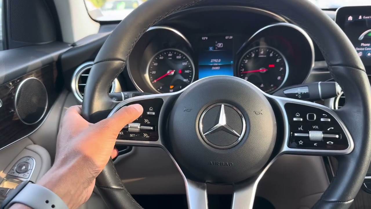 2022 Mercedes-Benz GLC300 Buttons and Features ￼