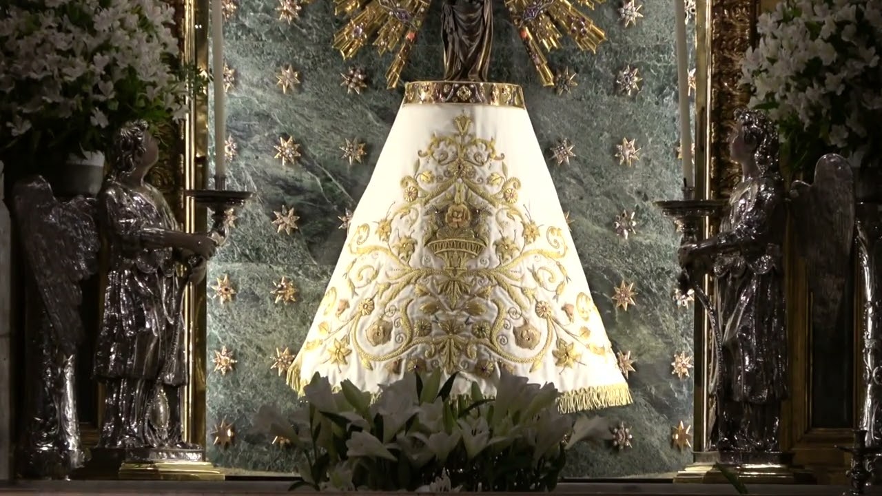 Un minuto junto a la Virgen del Pilar del día  11/10/24
