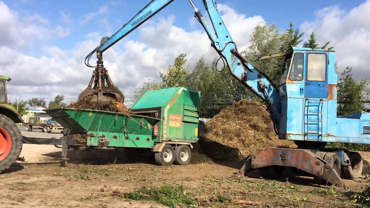 Jenz AZ35 mit Liebherr Umschlagbagger beladen