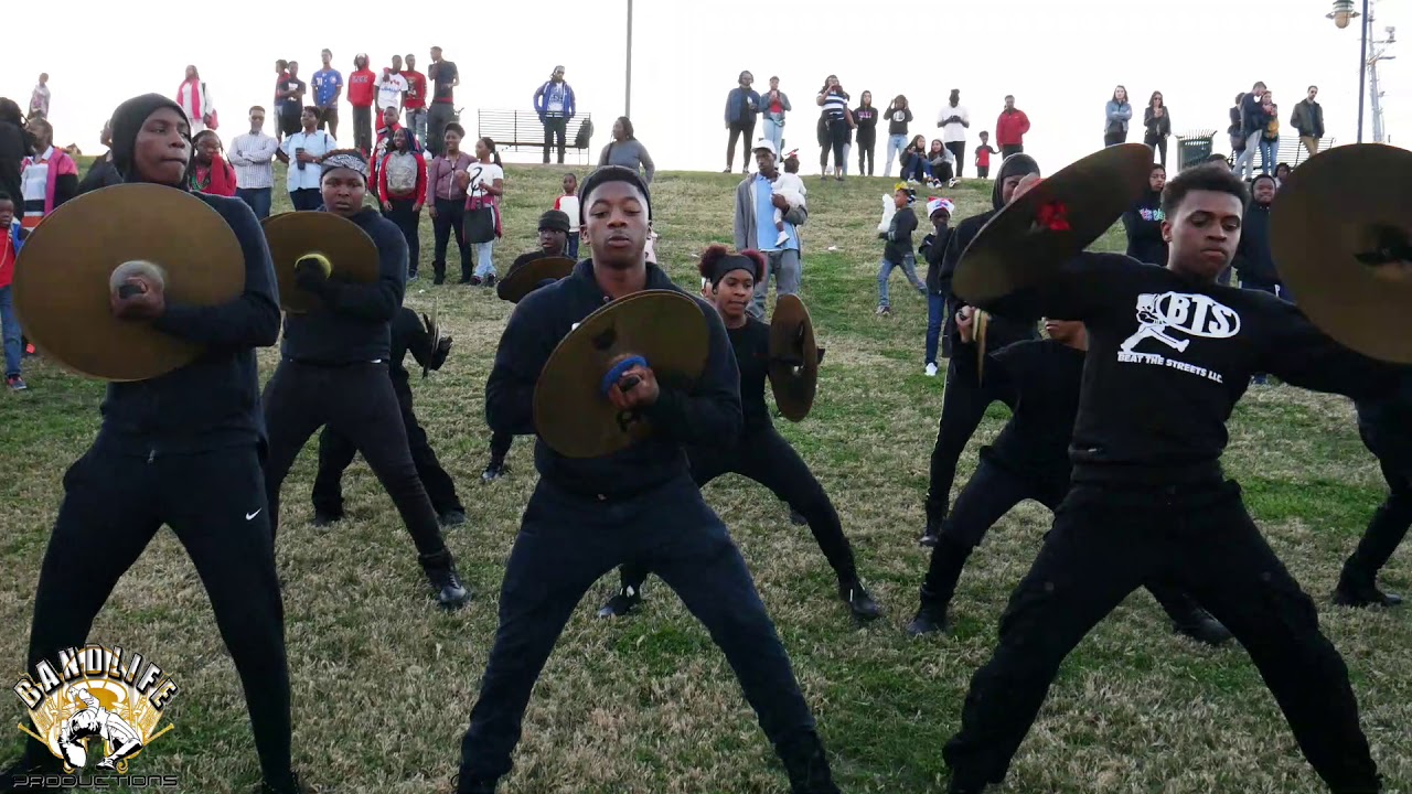 Beat The Streets vs. Mckinley(Drumline Battle) 2019 Christmas Parade