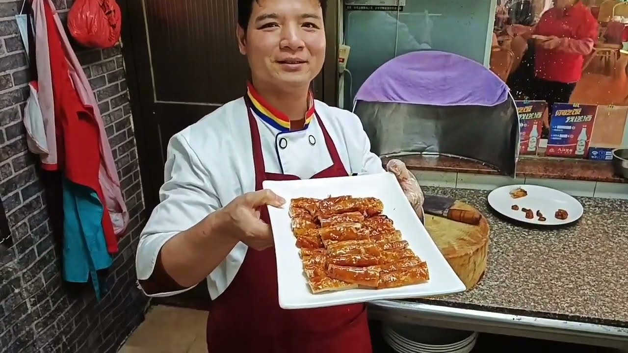 20年大厨做的脆皮大肠，色泽金黄，皮脆肉香