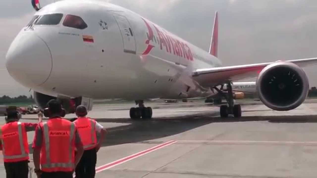 Arrival Boeing 787-8 Dreamliner Avianca to Bogota