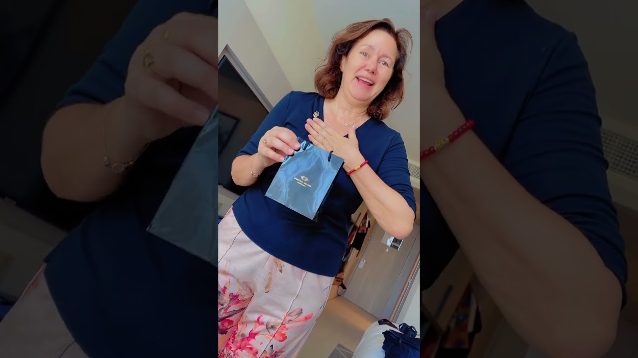 Cadeau de Caroline pour le roi de la guida 