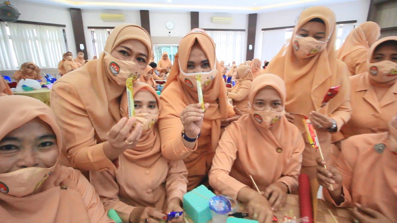 Tingkatkan Ekonomi Keluarga, DWP Langkat Gelar Workshop  Pembuatan Buket