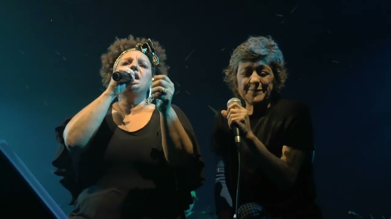 קרולינה וקורין אלאל בבארבי - קשר הירח