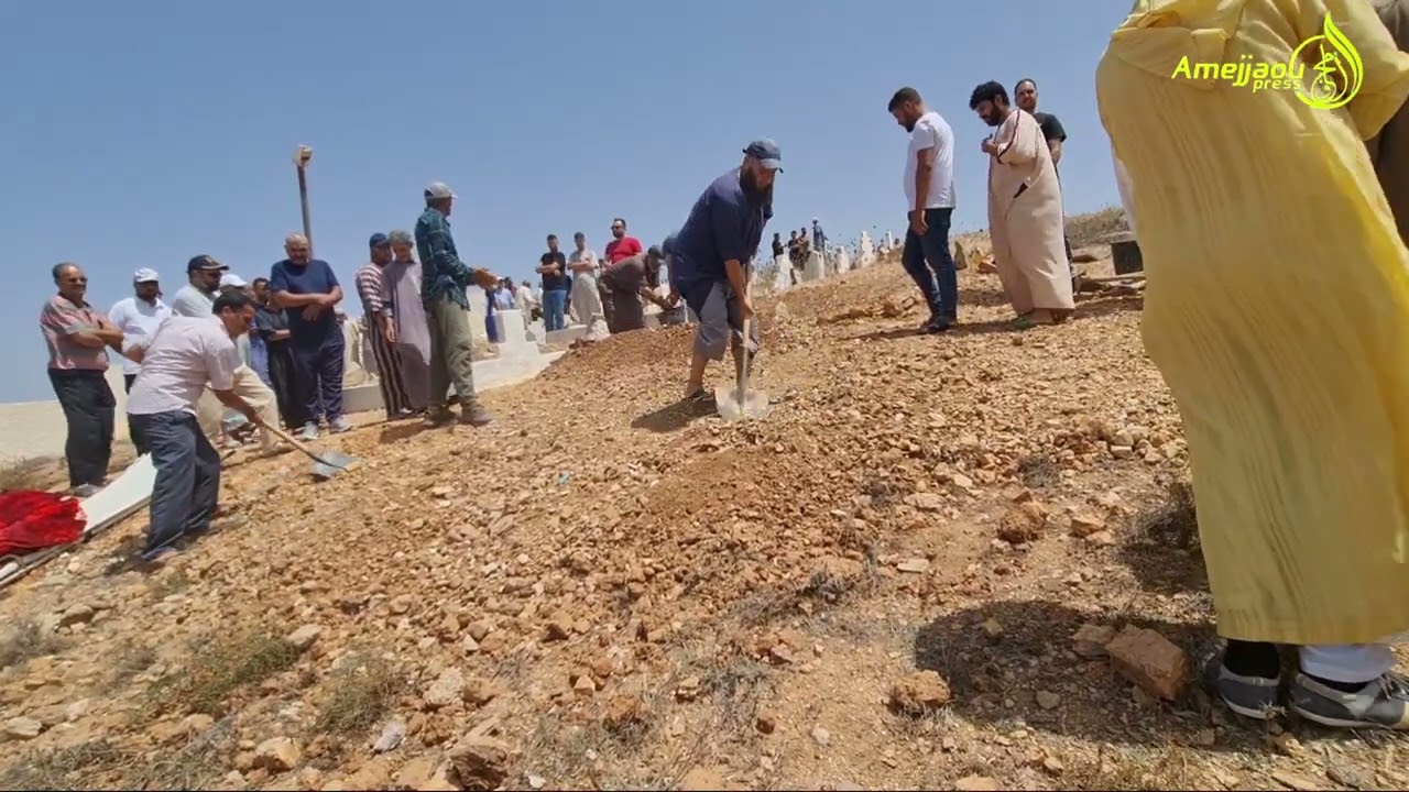 جنازة الفقيدة ميمونت نحمذ دوار لعزيب أمجاو مراسيم الدفن بمقبرة إحمداثا