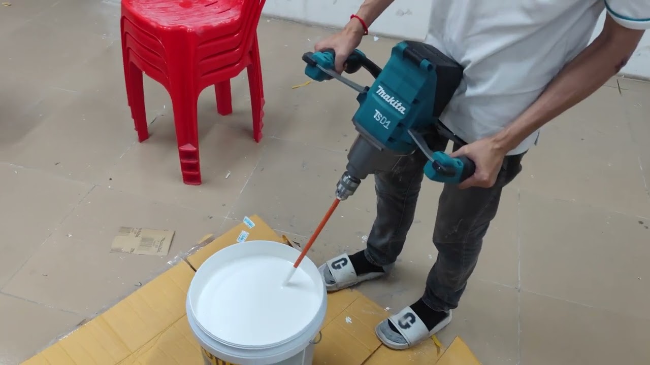 UT002G Makita 40V Cordless Mixer