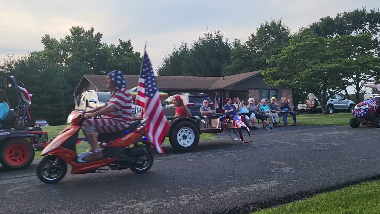 Lynnwood Hills Lawn Mower Parade July 1, 2023