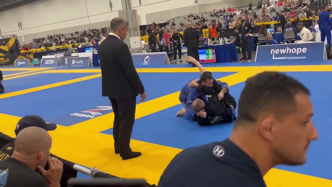 Master 3 blue belt middle weight, IBJJF Worlds. 2nd match