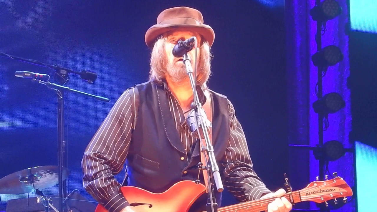 Tom Petty and the Heartbreakers.....Don't Come Around Here No More.....4/20/17.....OKC
