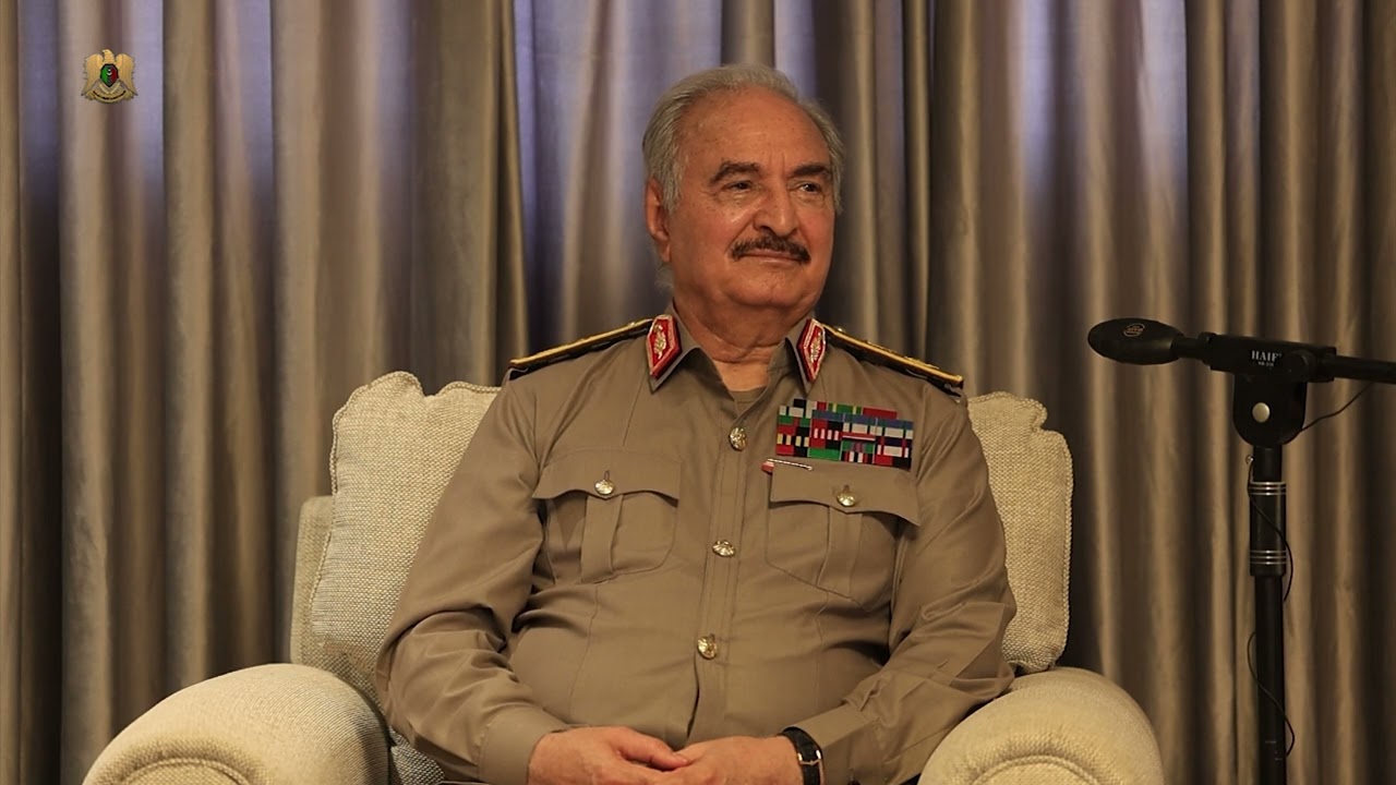 لقاء القائد العام  بمشائخ وأعيان مُدن الجبل الأخضر أثناء زيارته إلى مدينة درنة لتقديم واجب العزاء