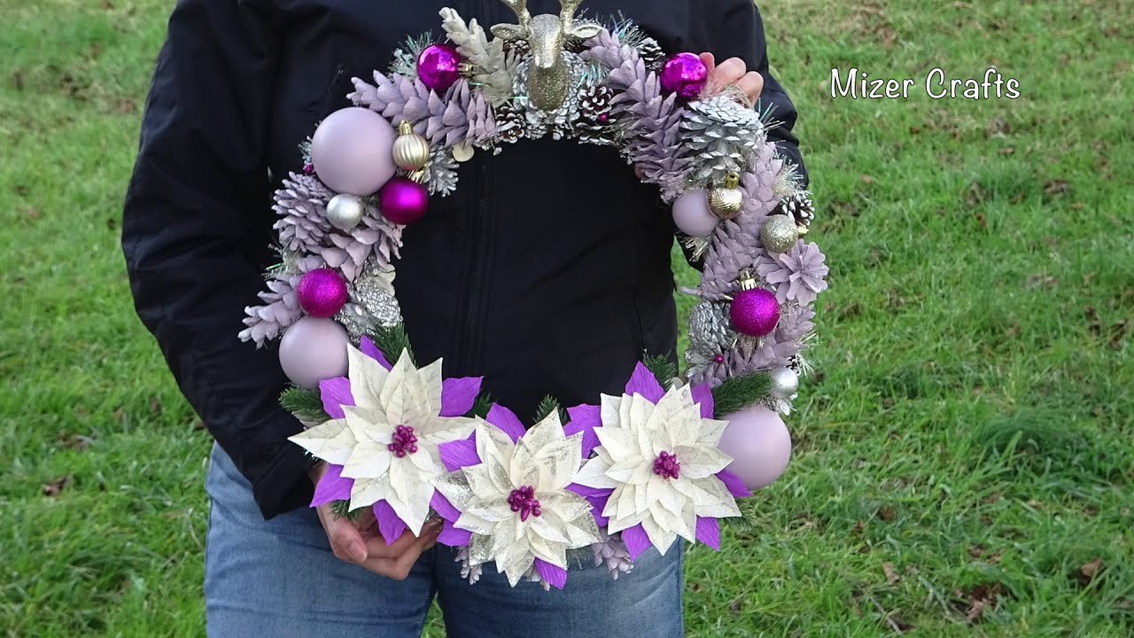 Новогодний венок с цветами Пуансеттии своими руками/Подарок своими руками