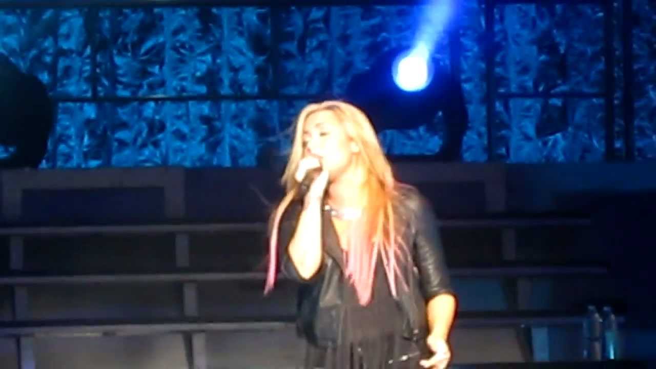 Hold Up - Demi Lovato Boston, MA 7/05