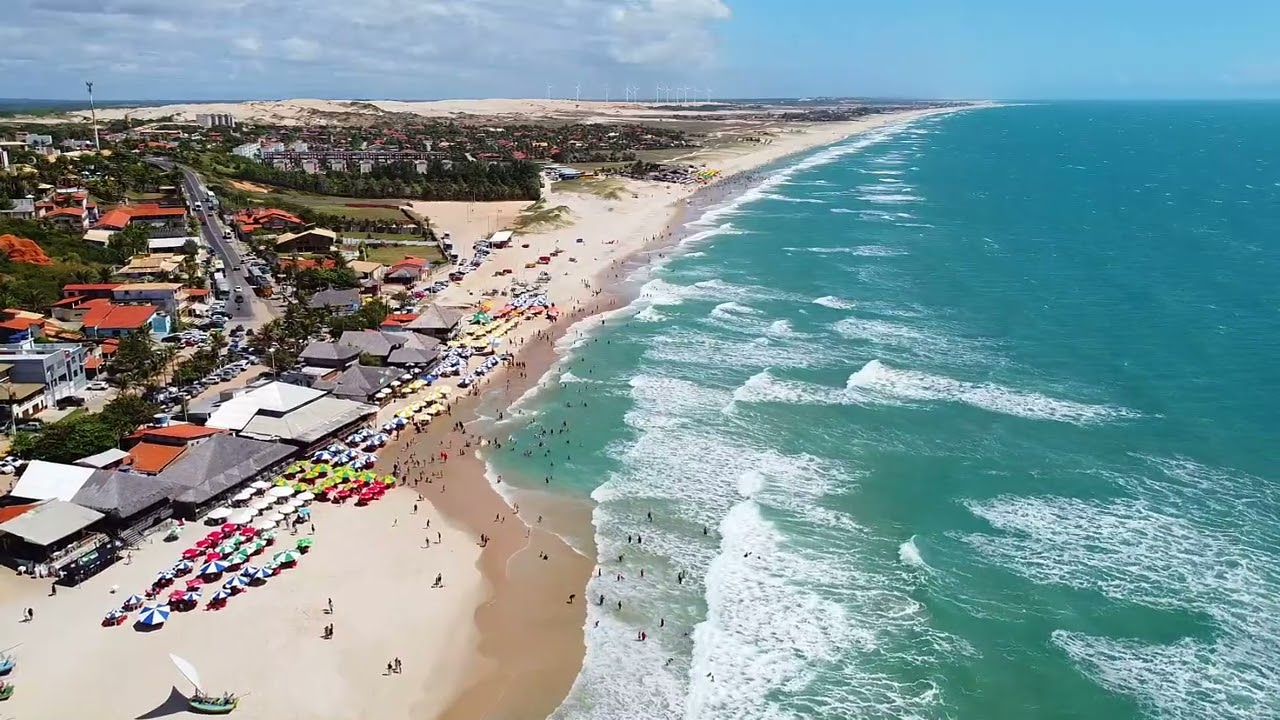 Visão Panorâmica da Praia de Morro Branco, Beberibe - CE, Brasil.