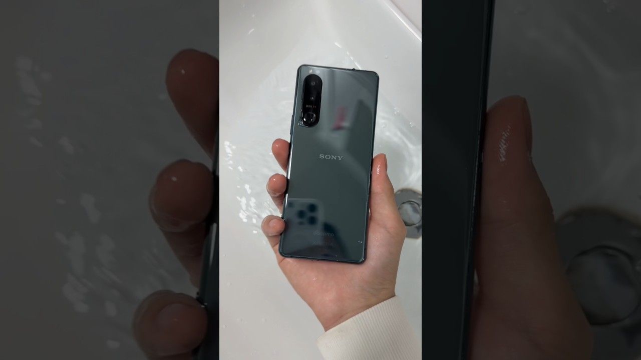 "SONY Xperia 1 IV Waterproof Test: Can It Survive the Ultimate Water Challenge? 💦"