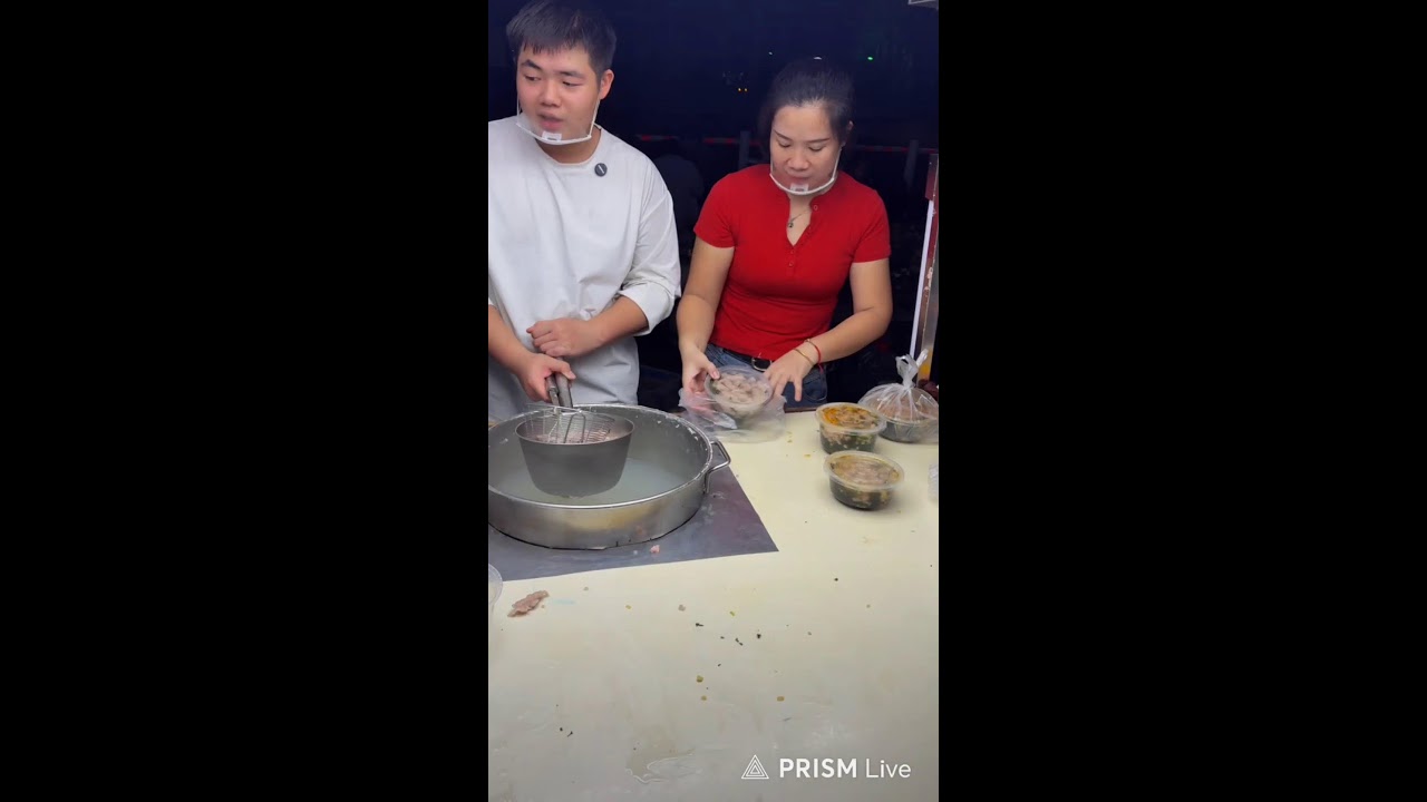 Chinese Woman expert in cooking.