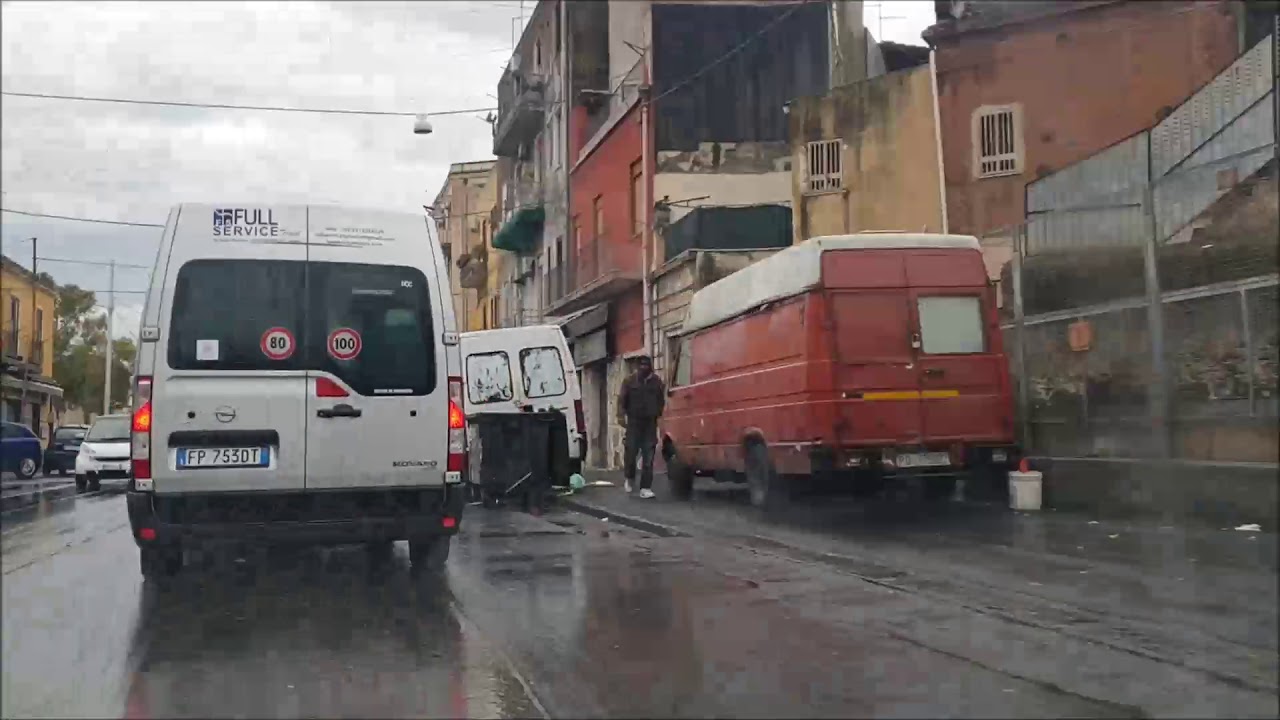 In giro per Catania con la pioggia