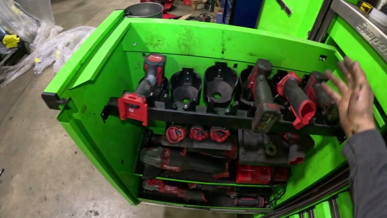 SNAP ON DOWN & DIRTY TOOLBOX TOUR, ПОЛНЫЙ MR. BIG СО ШКАФЧИКАМИ