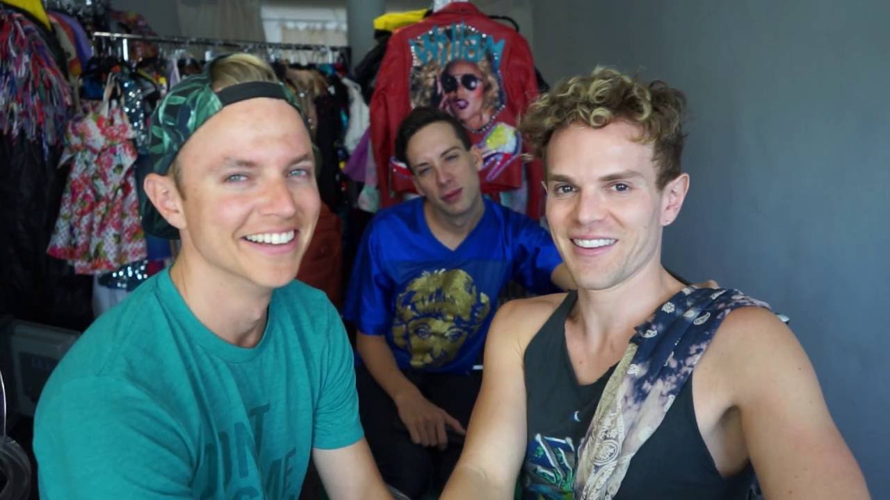 #AAAGIRLS: Courtney gets painted by Willam