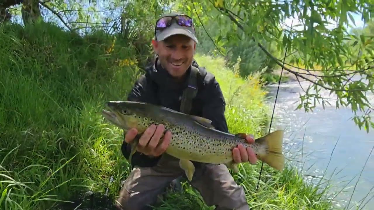 Pêche de la truite sur une rivière de classe mondiale 