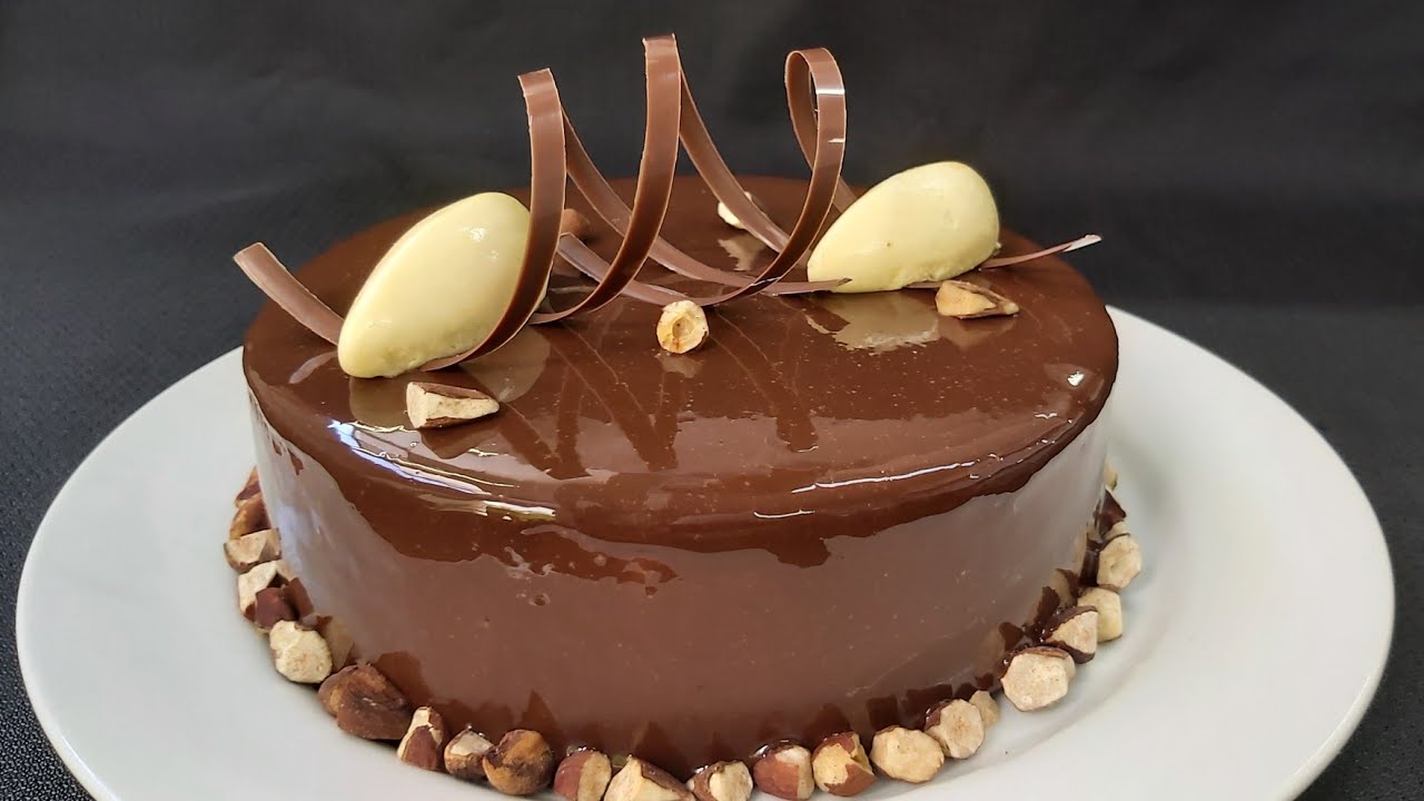 Bavaroise de chocolate ao leite com cremoso de butiá e massa sucesso de licurí e pequí